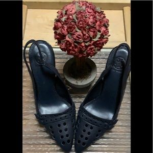 Stylish pump for casual or formal affairs.